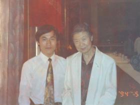 湯傳忠與于若木女士（陳云同志夫人，著名營養(yǎng)專家）合影